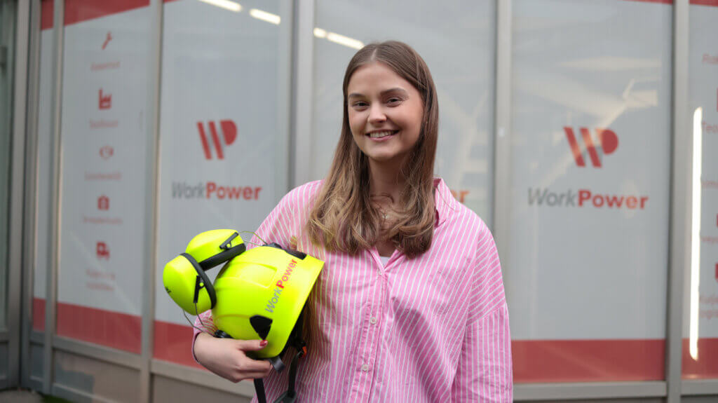 Z-sukupolvi muuttaa työelämää. Kuvassa WorkPowerin toimihenkilö