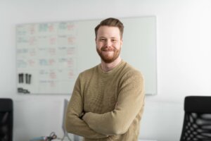 Kuvassa WorkPowerin Ossi valmiina palvelemaan henkilöstövuokrauksessa Turussa.