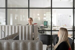 Kuvassa MediPowerin asiantuntijoita valmiina palvelemaan henkilöstövuokrauksessa Jyväskylässä.