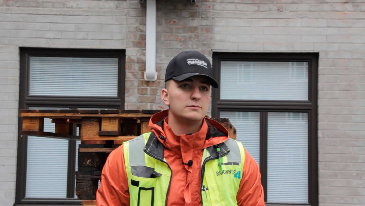 Kuvassa WorkPowerin työnjohtoharjoittelija Rakennus4:lla.