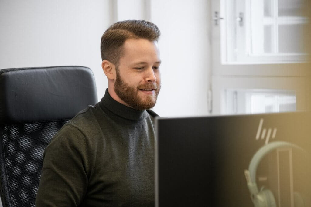 A man browse the computer.
