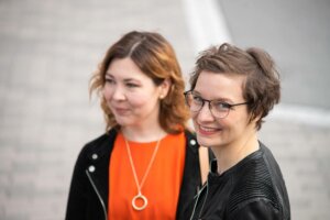 Kuvassa henkilöstövuokrauksen ammattilaiset Niina ja Elina WorkPowerilta.